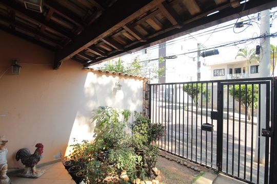 Garagem de casa à venda com 3 quartos, 210m² em Castelo, Belo Horizonte