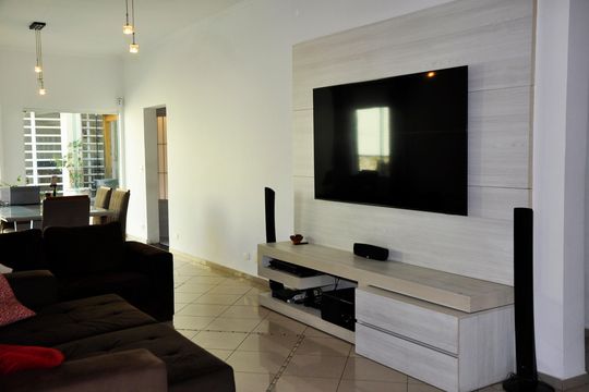 Casa para alugar com 4 quartos, 311m² em Jardim Monjolo, São Paulo