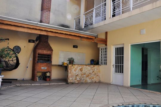 Área comum de casa para alugar com 4 quartos, 311m² em Jardim Monjolo, São Paulo
