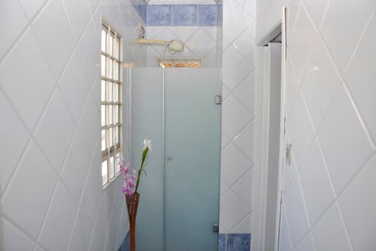 Banheiro da Suíte 3 de casa para alugar com 4 quartos, 311m² em Jardim Monjolo, São Paulo
