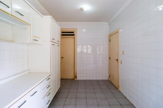 Área de Serviço de casa para alugar com 4 quartos, 611m² em Real Parque, São Paulo