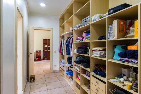 Closet da Suíte de casa para alugar com 4 quartos, 611m² em Real Parque, São Paulo