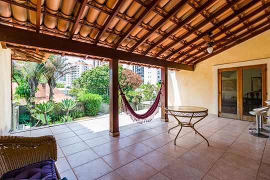 Área comum de casa para alugar com 4 quartos, 611m² em Real Parque, São Paulo