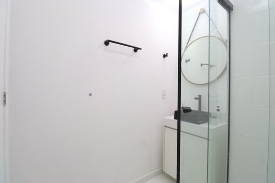 Banheiro de apartamento à venda com 1 quarto, 25m² em Barra Funda, São Paulo