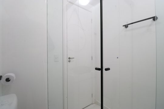 Banheiro de apartamento à venda com 1 quarto, 25m² em Barra Funda, São Paulo