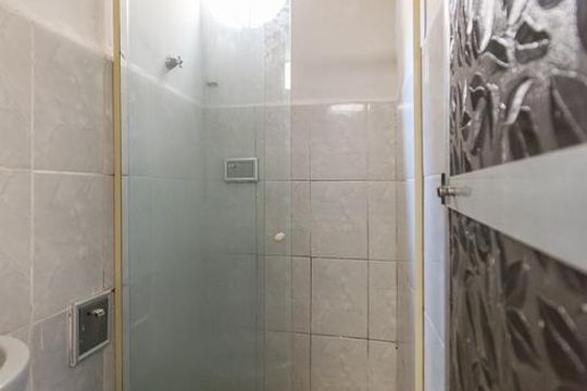 Banheiro Social de apartamento para alugar com 2 quartos, 49m² em Colégio, Rio de Janeiro