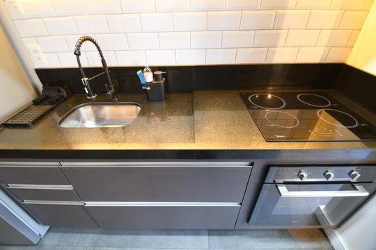 Cozinha de apartamento para alugar com 1 quarto, 40m² em Cambuí, Campinas