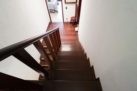 Escada de casa para alugar com 4 quartos, 350m² em Jardim Sao Bento, São Paulo