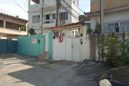 Fachada de casa para alugar com 2 quartos, 80m² em Bento Ribeiro, Rio de Janeiro