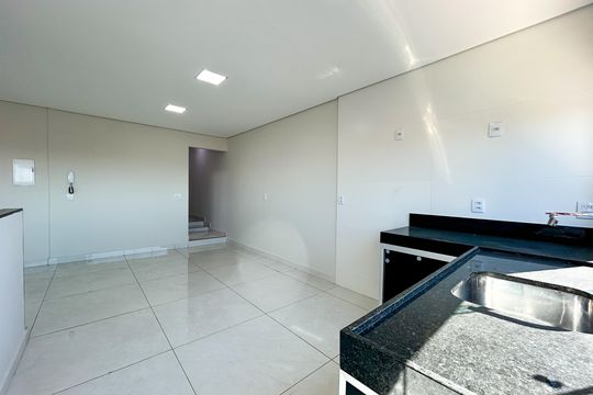 Cozinha de casa à venda com 2 quartos, 70m² em Jardim Leblon, Belo Horizonte