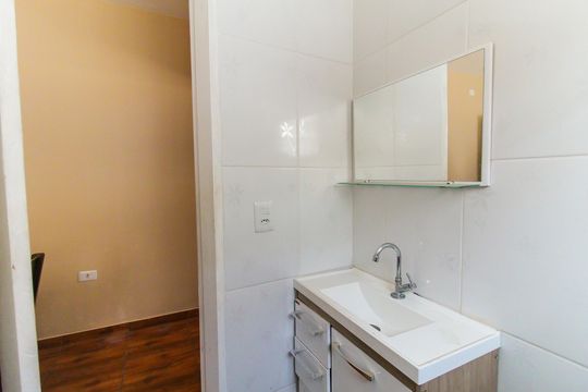 Banheiro de casa para alugar com 1 quarto, 26m² em Itaquera, São Paulo