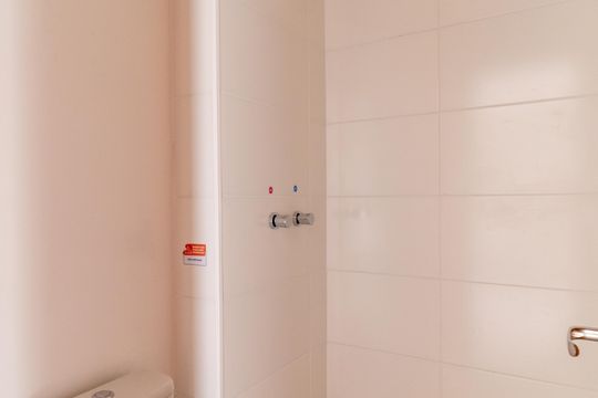 Banheiro Social de apartamento à venda com 2 quartos, 37m² em Lapa, São Paulo