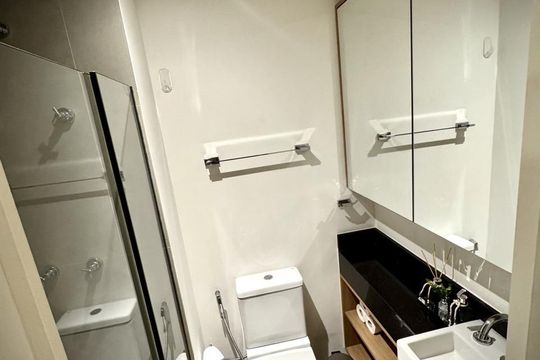 Banheiro de kitnet/studio para alugar com 1 quarto, 30m² em Perdizes, São Paulo