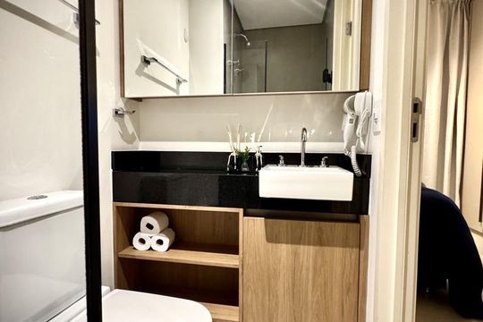 Banheiro de kitnet/studio para alugar com 1 quarto, 30m² em Perdizes, São Paulo