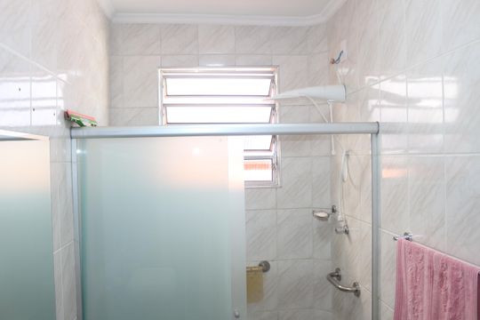 Banheiro  de casa à venda com 2 quartos, 158m² em Jardim Sao Caetano, São Caetano do Sul