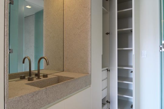 Banheiro da Suíte de kitnet/studio para alugar com 1 quarto, 53m² em Vila Olímpia, São Paulo