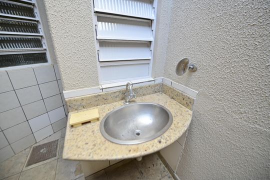 Área Externa de casa para alugar com 5 quartos, 300m² em Setor Coimbra, Goiânia