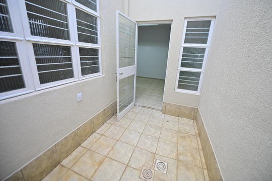 Quintal de casa para alugar com 5 quartos, 300m² em Setor Coimbra, Goiânia