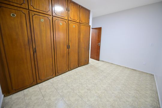 Suíte de casa para alugar com 5 quartos, 300m² em Setor Coimbra, Goiânia