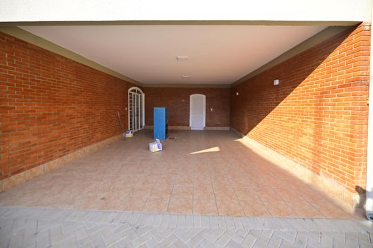 Área Externa de casa para alugar com 5 quartos, 300m² em Setor Coimbra, Goiânia