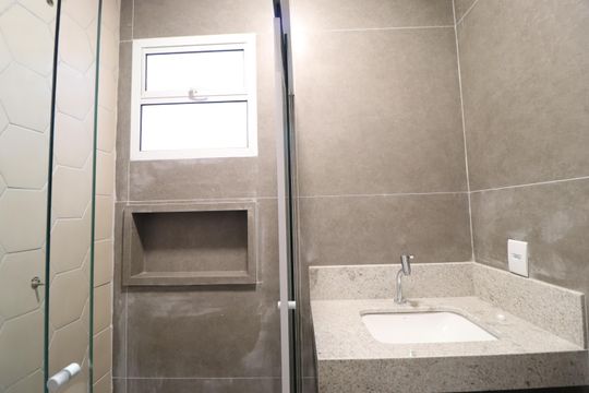 Banheiro Social de casa de condomínio para alugar com 3 quartos, 120m² em Aclimação, Uberlândia