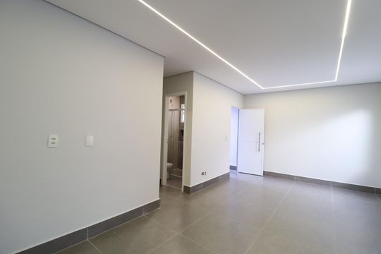Sala de casa de condomínio para alugar com 3 quartos, 120m² em Aclimação, Uberlândia