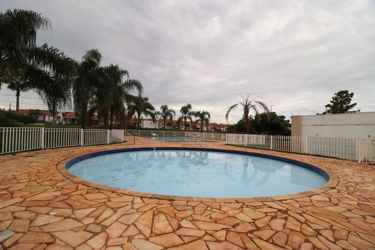 Área comum - Piscina de casa de condomínio para alugar com 3 quartos, 120m² em Aclimação, Uberlândia