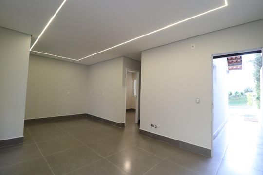 Sala de casa de condomínio para alugar com 3 quartos, 120m² em Aclimação, Uberlândia