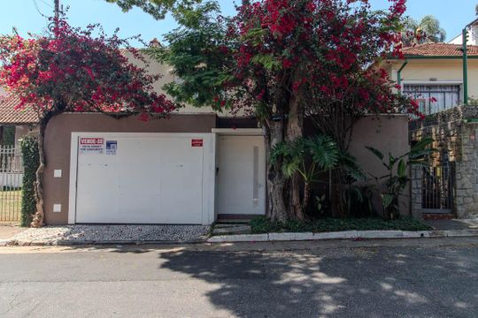 Fachada de casa à venda com 4 quartos, 360m² em Vila Albertina, São Paulo