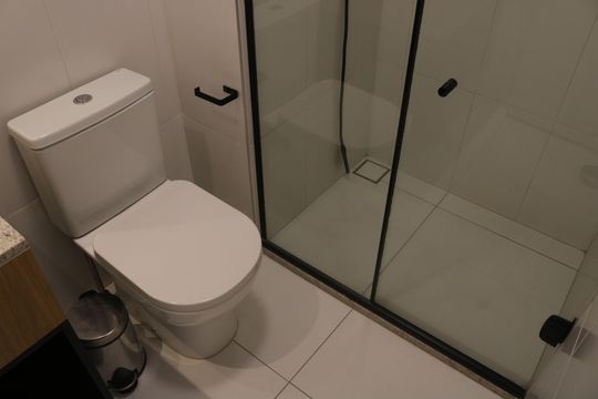 Banheiro de kitnet/studio à venda com 1 quarto, 28m² em Pompeia, São Paulo