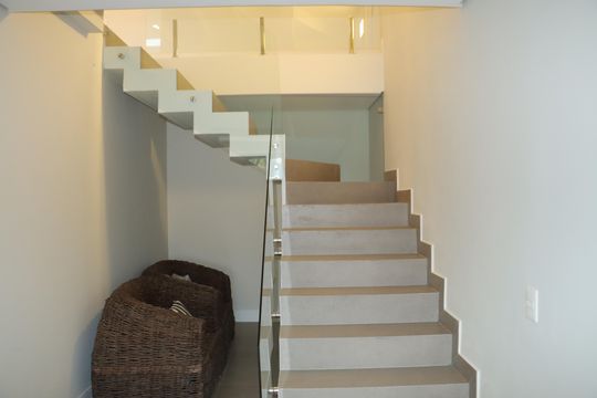 Escada de casa de condomínio para alugar com 4 quartos, 484m² em São Paulo Ii, Cotia