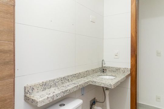 Banheiro de apartamento à venda com 2 quartos, 54m² em Vila Ré, São Paulo