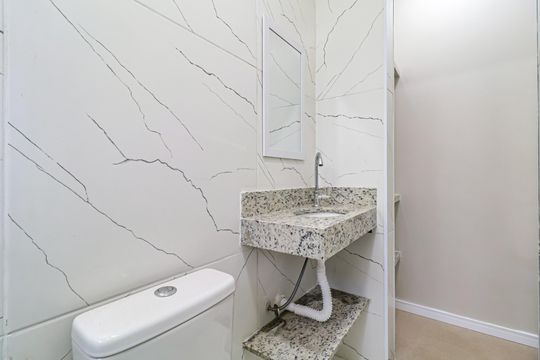 Banheiro de kitnet/studio para alugar com 1 quarto, 12m² em Vila Morse, São Paulo
