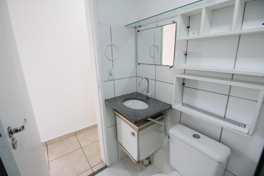 Banheiro Social de apartamento à venda com 3 quartos, 60m² em Taquara, Rio de Janeiro