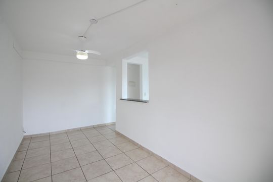 Sala de apartamento à venda com 3 quartos, 60m² em Taquara, Rio de Janeiro