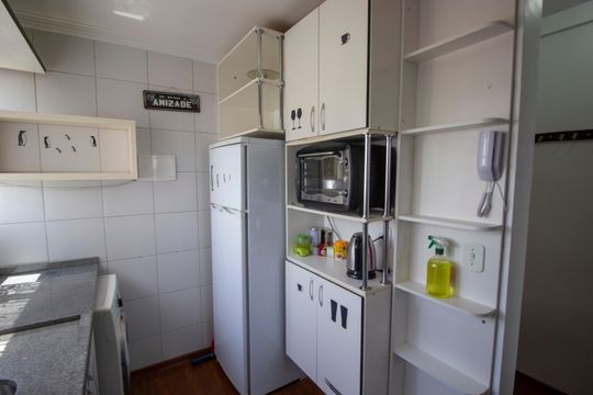 Cozinha e Área de Serviço de apartamento para alugar com 1 quarto, 45m² em Qnd Condomínio, Brasília