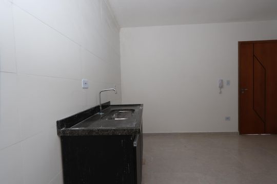 Cozinha de apartamento para alugar com 1 quarto, 28m² em Vila Darli, São Paulo