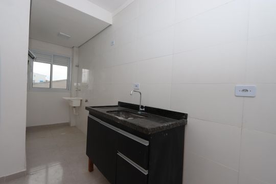 Cozinha de apartamento para alugar com 1 quarto, 28m² em Vila Darli, São Paulo