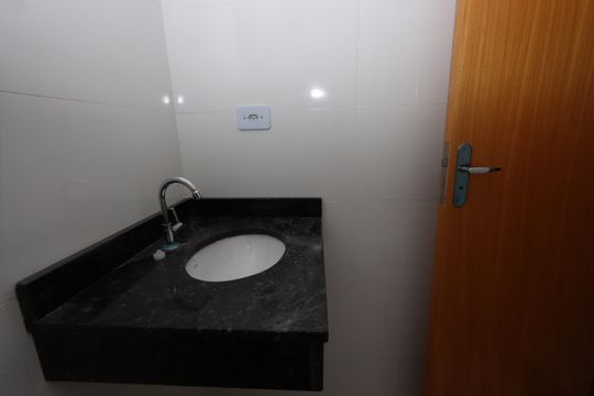 Banheiro Social de apartamento para alugar com 1 quarto, 28m² em Vila Darli, São Paulo