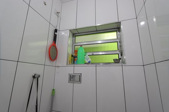 Banheiro 2 de casa à venda com 3 quartos, 117m² em Vila Tolstoi, São Paulo