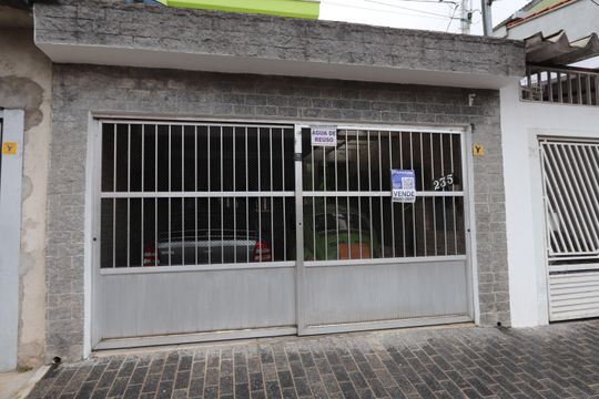 Fachada de casa à venda com 3 quartos, 117m² em Vila Tolstoi, São Paulo