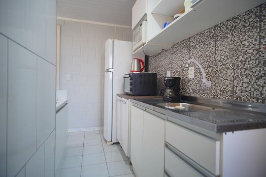 Cozinha de apartamento para alugar com 2 quartos, 34m² em Rubem Berta, Porto Alegre