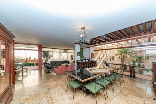 Casa para alugar com 4 quartos, 355m² em Santa Lúcia, Belo Horizonte
