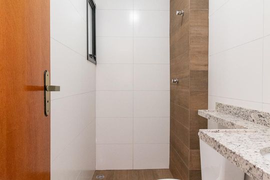 Banheiro de apartamento à venda com 2 quartos, 46m² em Vila Ré, São Paulo