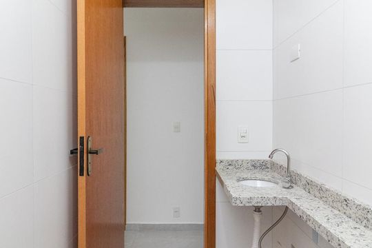 Banheiro de apartamento à venda com 2 quartos, 56m² em Vila Ré, São Paulo