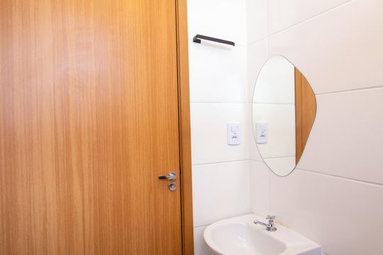 Banheiro de apartamento para alugar com 2 quartos, 41m² em Wanel Ville, Sorocaba