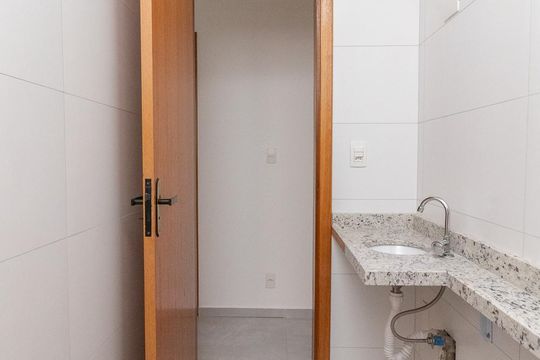 Banheiro de apartamento à venda com 2 quartos, 49m² em Vila Ré, São Paulo
