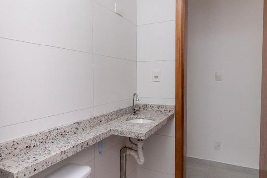Banheiro Social de apartamento à venda com 2 quartos, 47m² em Vila Ré, São Paulo