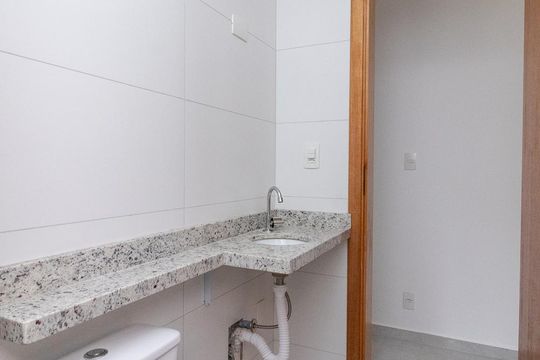 Banheiro de apartamento à venda com 2 quartos, 47m² em Vila Ré, São Paulo