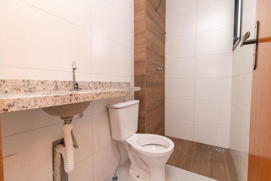 Banheiro de apartamento à venda com 2 quartos, 42m² em Vila Ré, São Paulo